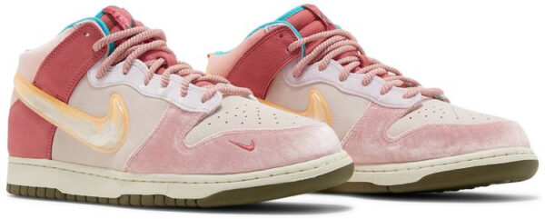 Social Status x Dunk Mid  Strawberry Milk  DJ1173-600