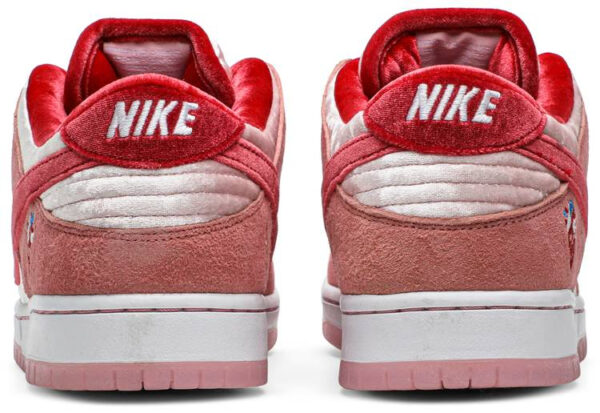 StrangeLove x Dunk Low SB  Valentine s Day  CT2552-800