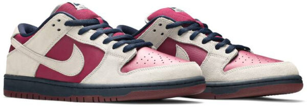 Dunk Low SB  True Berry  BQ6817-001