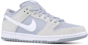 Dunk Low SB Summit White AR0778-110