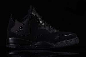 Jordan Courtside 23 Triple Black AR1000-001