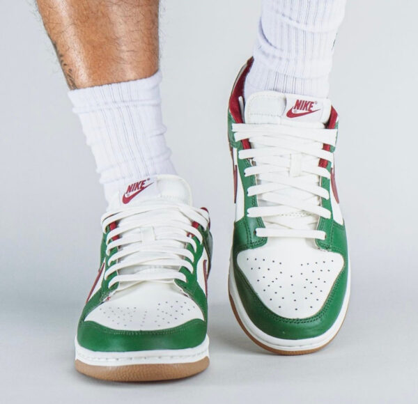 Dunk Low  Gorge Green Team Red  FB7160-161