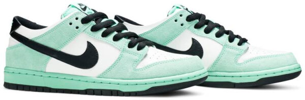 SB Dunk Low  Sea Crystal  819674-301