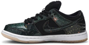 SB Dunk Low TRD QS Galaxy 883232-001