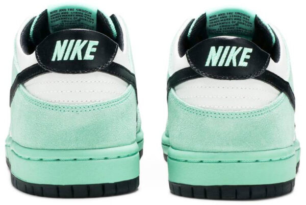 SB Dunk Low  Sea Crystal  819674-301