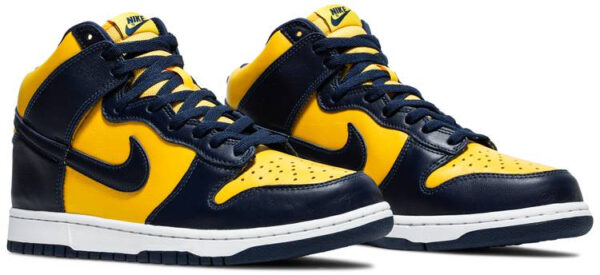 Dunk High SP Retro  Michigan  2020 CZ8149-700