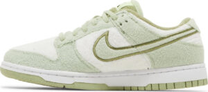 Wmns Dunk Low SE Fleece Honeydew DQ7579-300