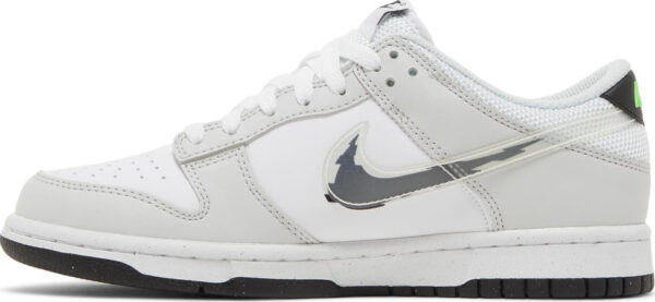 Dunk Low  Glitch Swoosh  DV3033-001